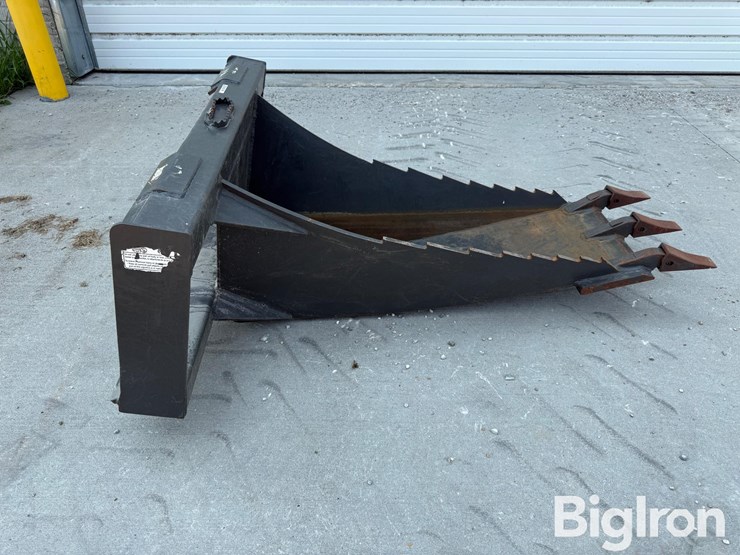 skid-steer-stump-bucket-image-4