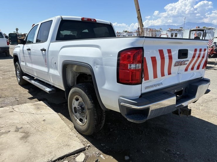 2015-gmc-sierra-2500hd-image-4