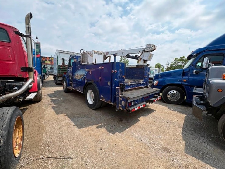 2002-freightliner-fl80-image-6