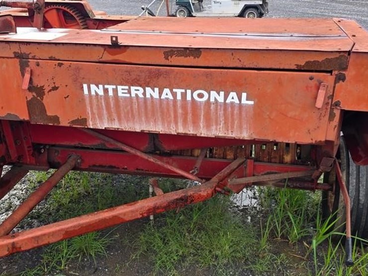 internatinal-435i-square-baler-image-11