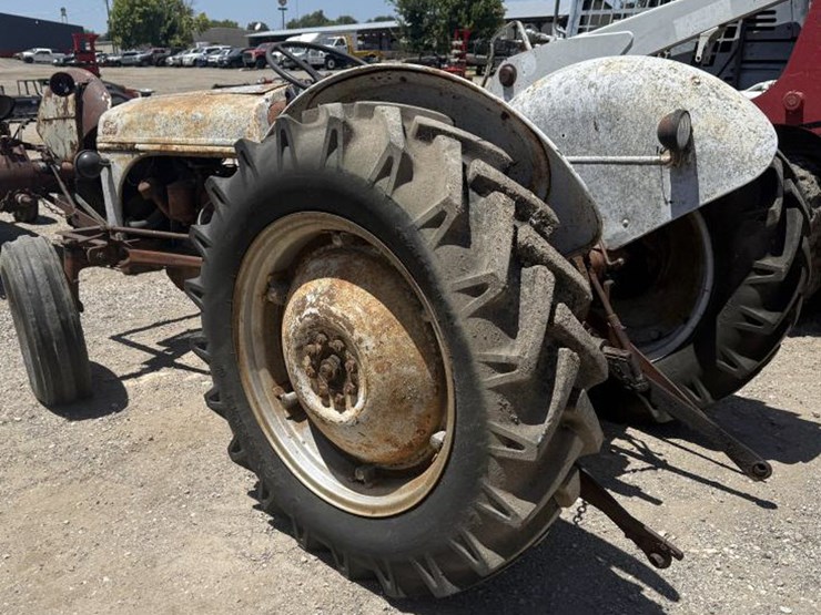ford-tractor-image-6