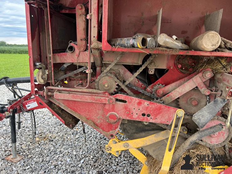 new-holland-br770-image-19