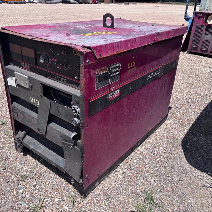 #2592 • LINCOLN ELECTRIC DC-600 WELDER | FOR PARTS/REPAIRS