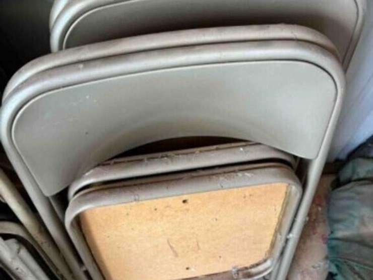 10---folding-chairs-image-3