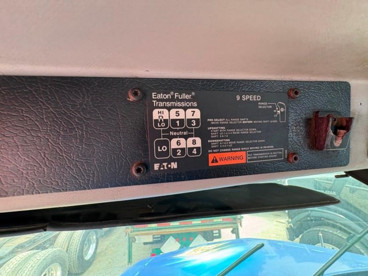 2002-freightliner-fl80-image-11