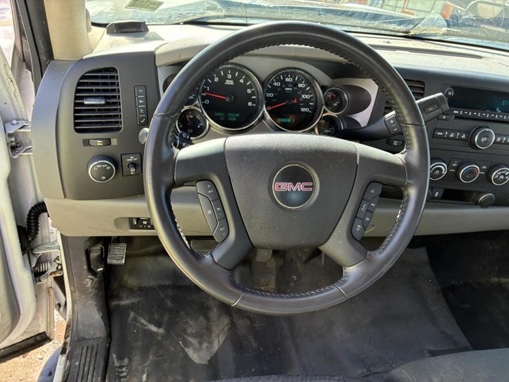 2012-gmc-sierra-2500hd-image-24