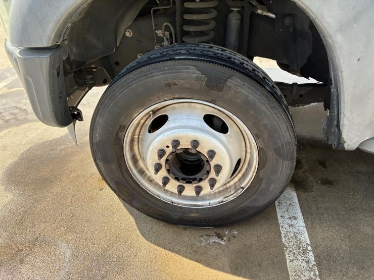 2011-ford-f550-image-6