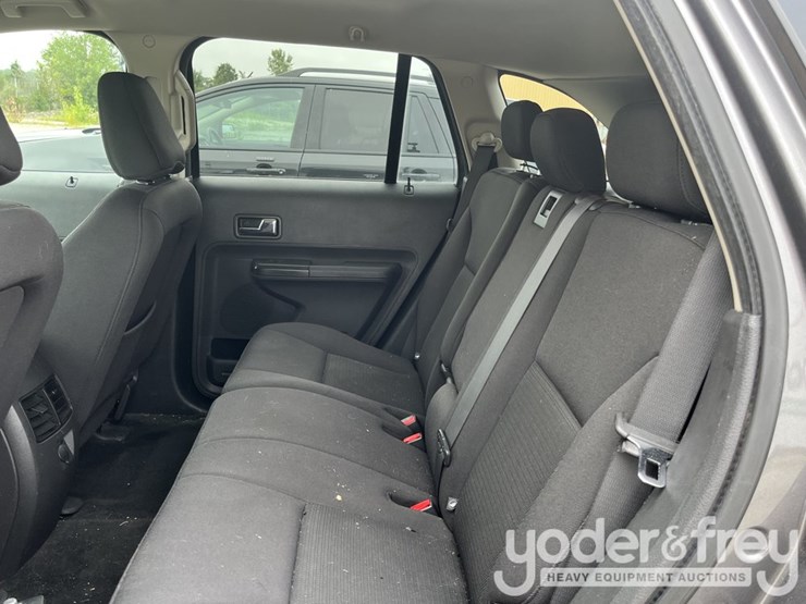 2010-ford-edge-image-27