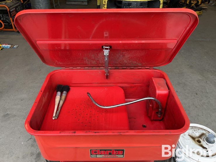 clarke-20-gal-parts-washer-table-image-10