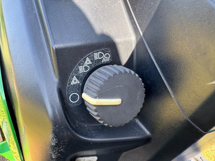 2014-john-deere-1023e-image-37