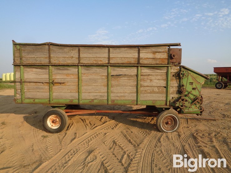 john-deere-chuck-wagon-forage/-feeder-wagon-image-4