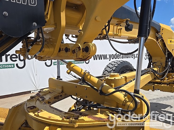 2016-caterpillar-140m3-awd-image-28