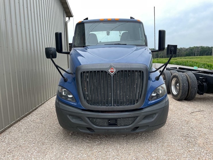 #108-•-2020-international-semi-tractor-(has-wi-title)-(denmark,-wi)-image-2