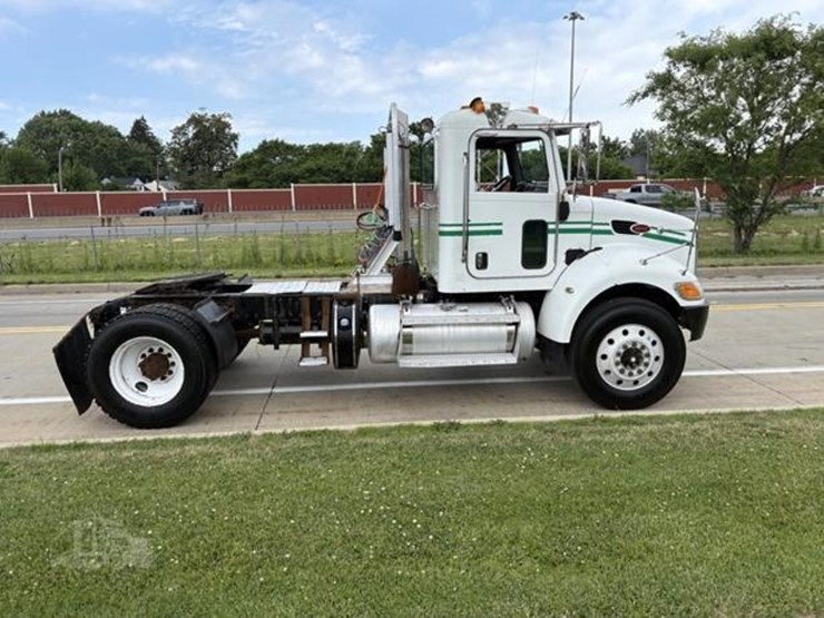 2014-peterbilt-337-image-4