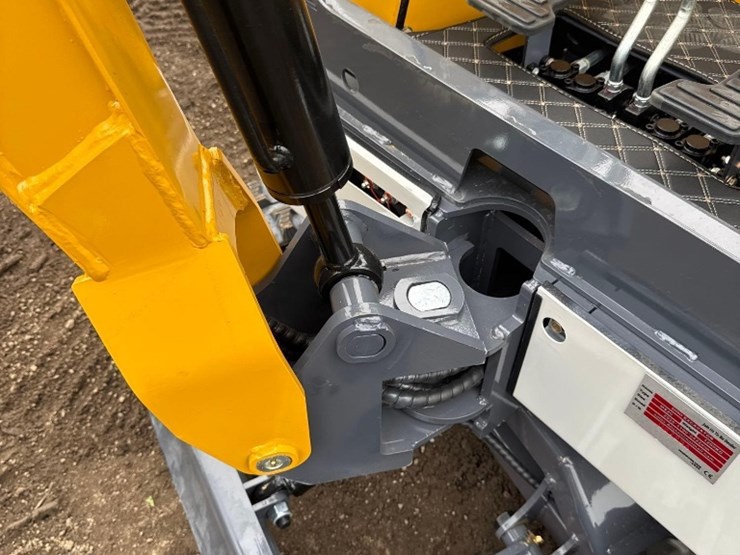 new-sd-lanch-co-mini-diesel-excavator-model-me20-image-4