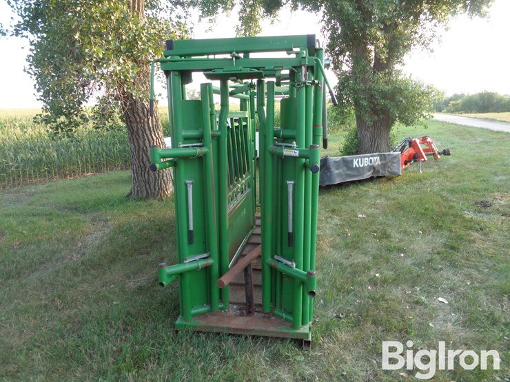real-tuff-cattle-working-chute-image-4