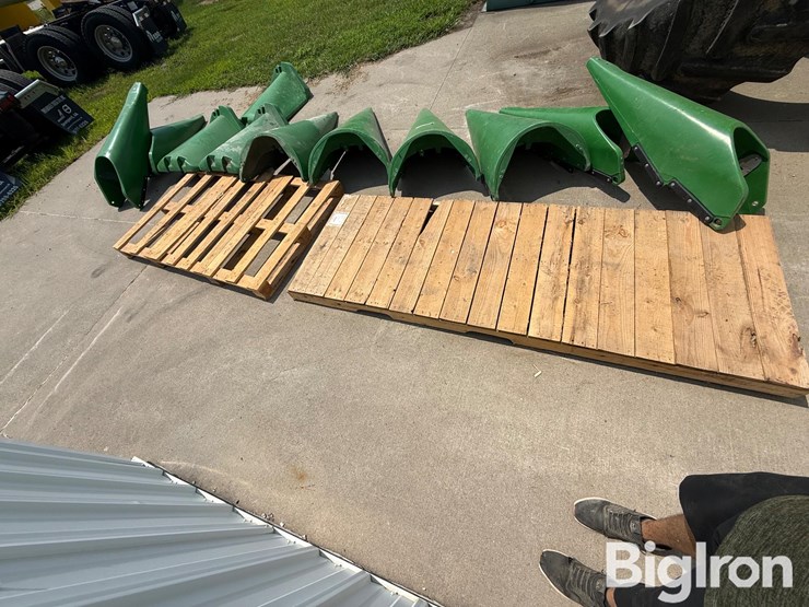 john-deere-poly-corn-head-snouts-image-6