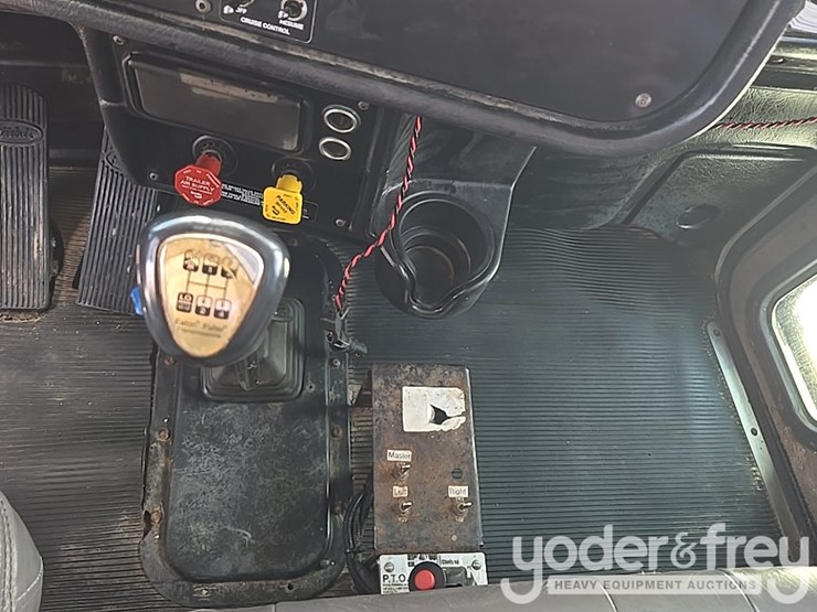 2005-peterbilt-357-image-67