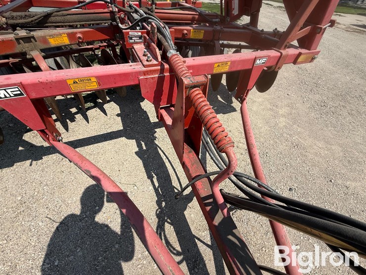massey-ferguson-820-image-12