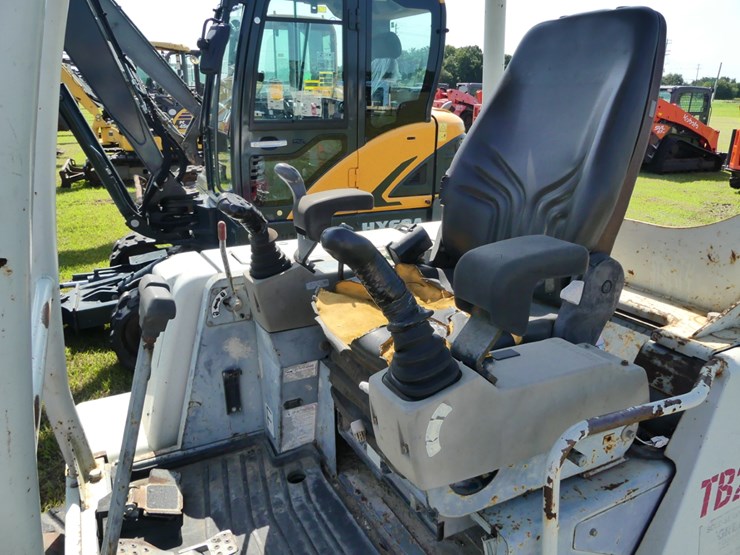 takeuchi-tb235-image-11