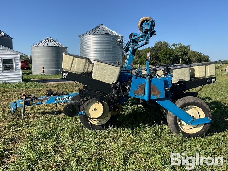 1993-kinze-2200-image-8