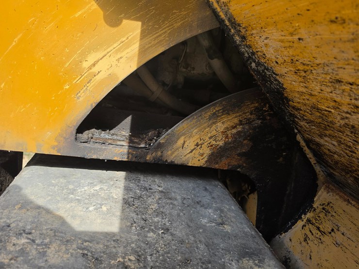 caterpillar-ap-1055f-image-76