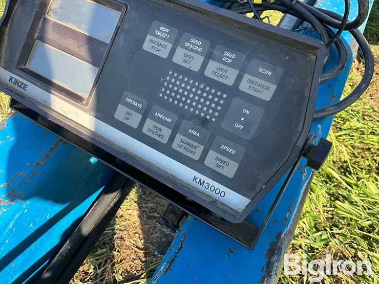 1993-kinze-2200-image-10