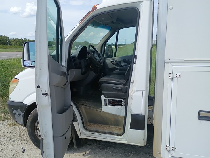 2008-dodge-sprinter-3500-image-30