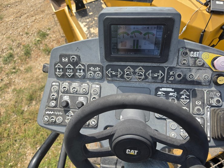 caterpillar-ap-1055f-image-27