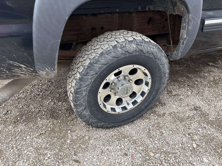 2001-chevrolet-silverado-2500hd-image-9