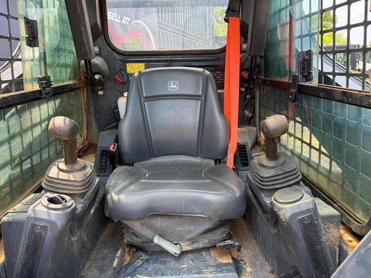 2021-deere-317g-image-19