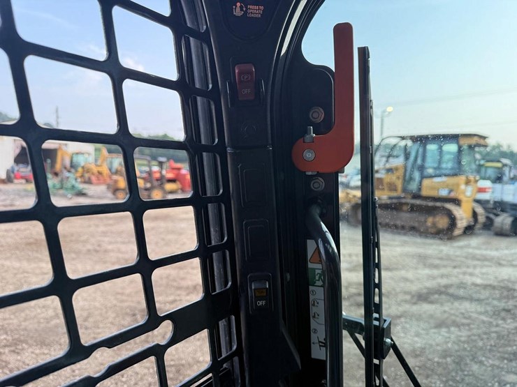 2021-bobcat-s590-image-24
