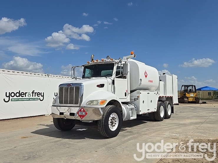 2012-peterbilt-348-image-1