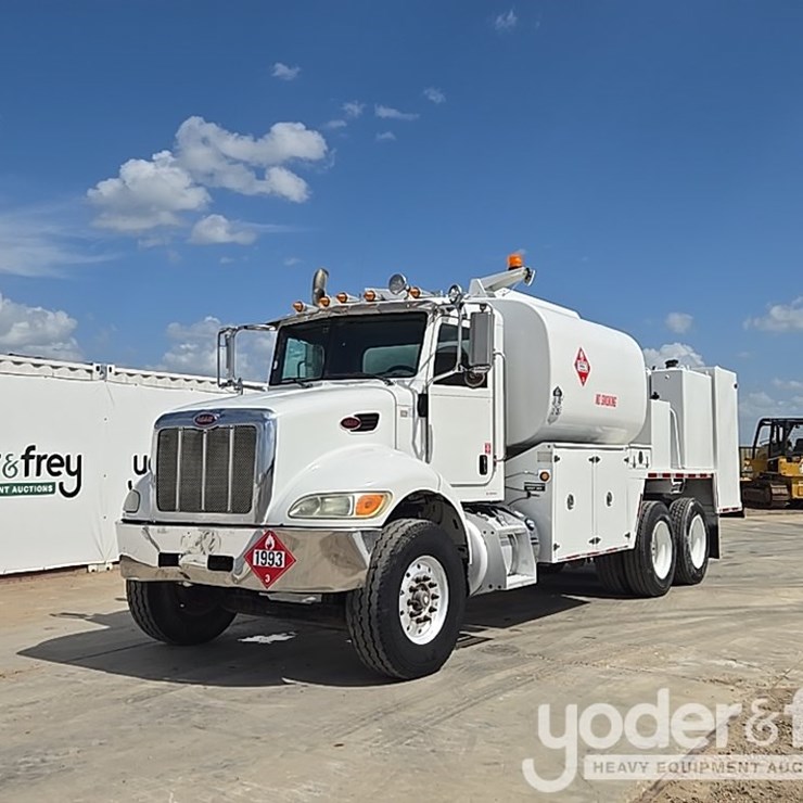 2012 PETERBILT 348