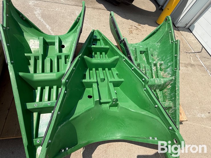 john-deere-poly-corn-head-snouts-image-19