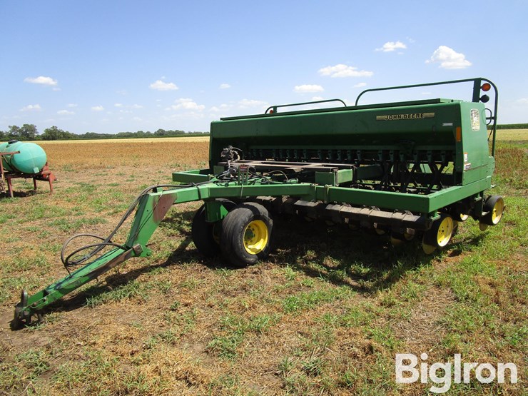 john-deere-750-image-1