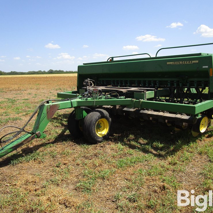 JOHN DEERE 750