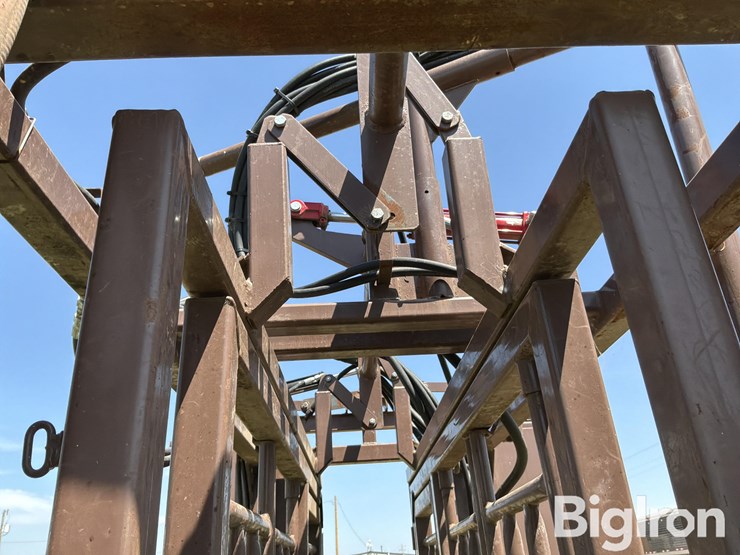 blattner-hydraulic-livestock-squeeze-chute-image-13