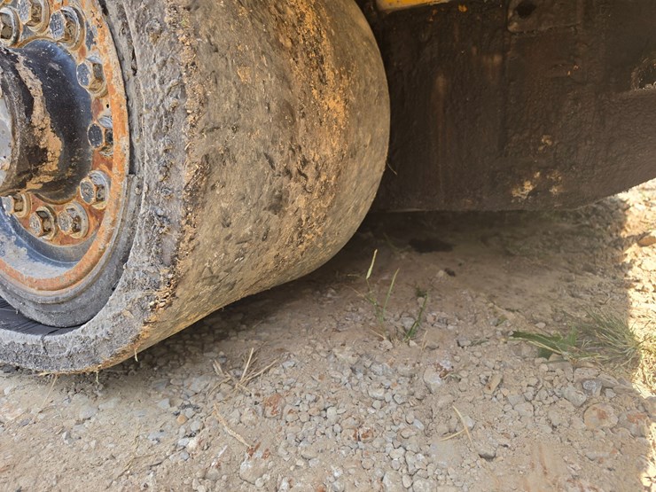 caterpillar-ap-1055f-image-56