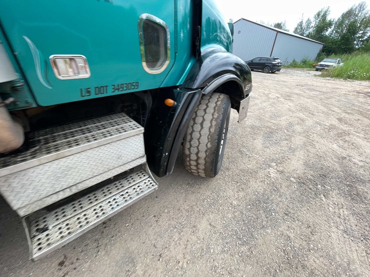 #142-•-2005-freightliner-dump-truck-(title-in-delay)-(denmark,-wi)-image-38