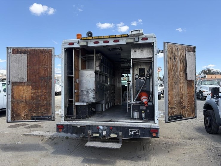 2002-workhorse-p42-image-14