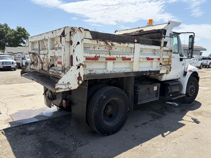 2003-international-durastar-4300-image-3