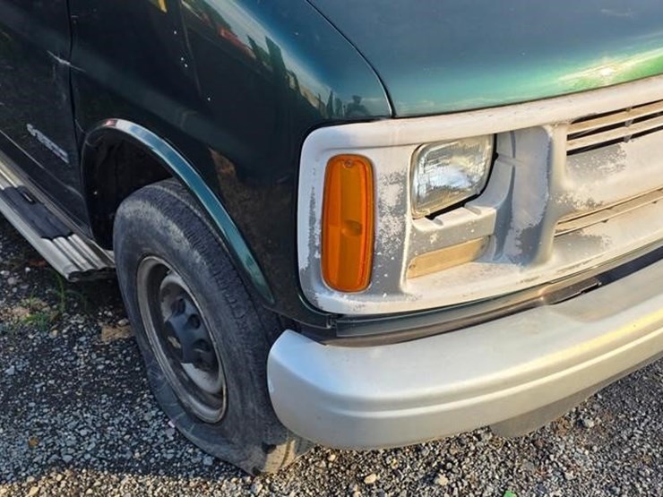 2001-chevrolet-express-3500-image-28