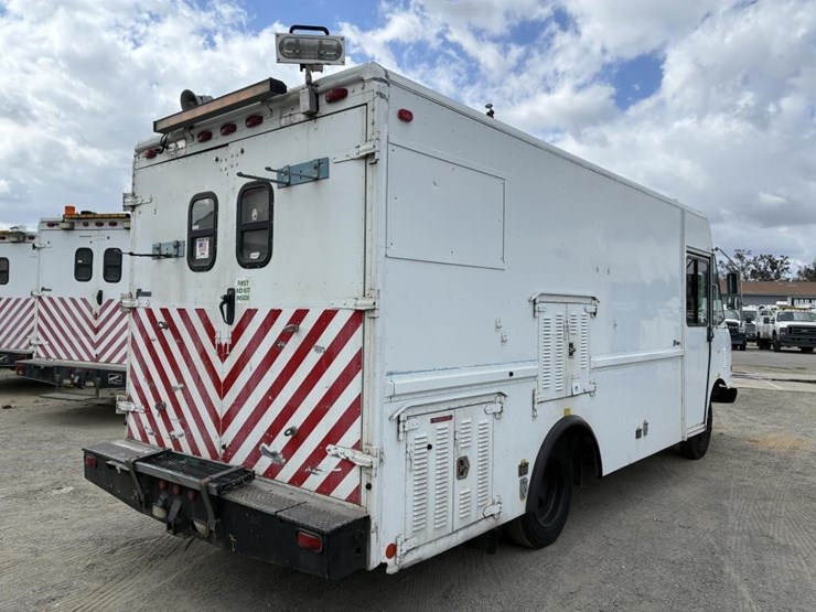 2002-workhorse-p42-image-3