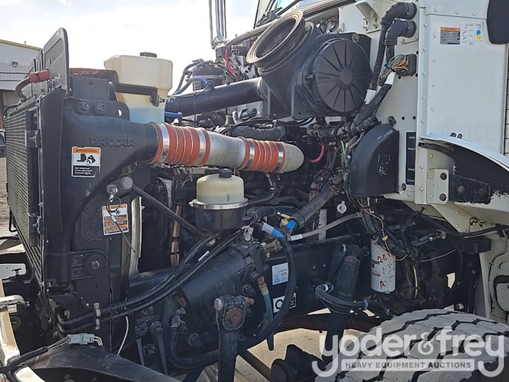 2012-peterbilt-348-image-64