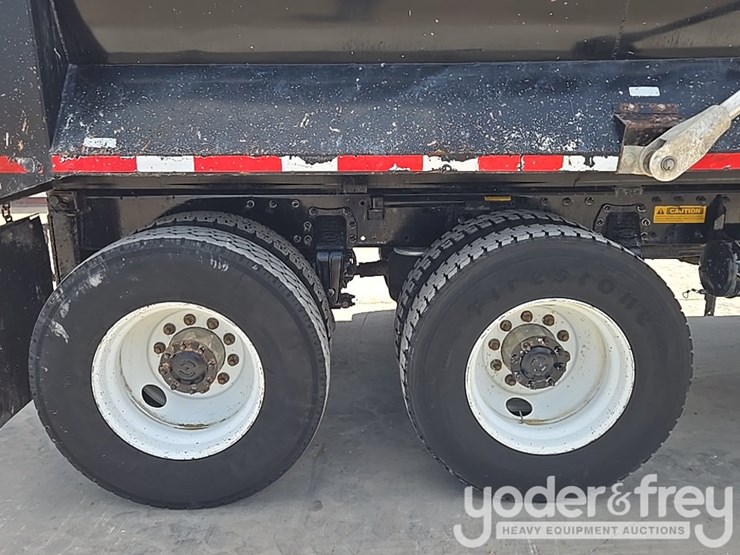 2018-peterbilt-348-image-14