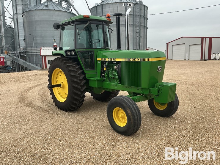 john-deere-4440-image-3