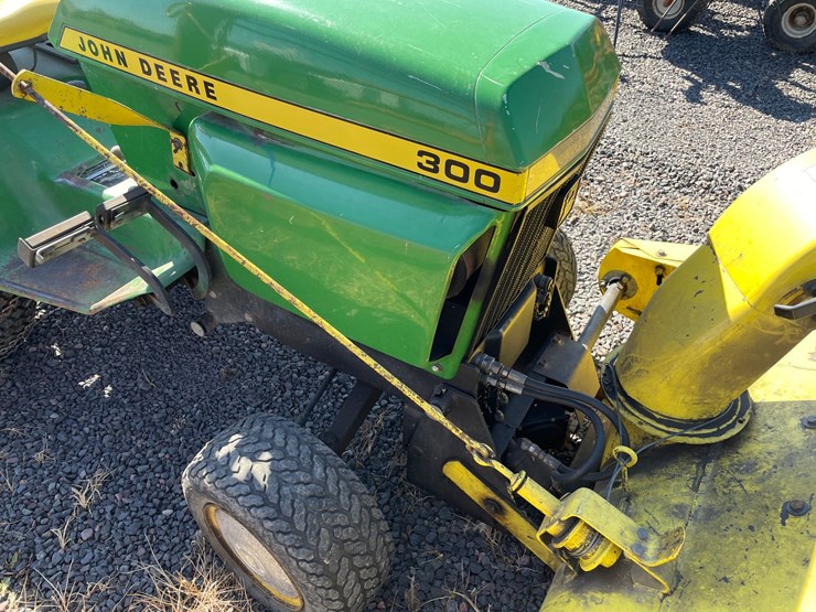 john-deere-300-image-21