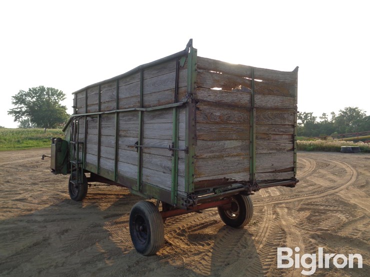 john-deere-chuck-wagon-forage/-feeder-wagon-image-7