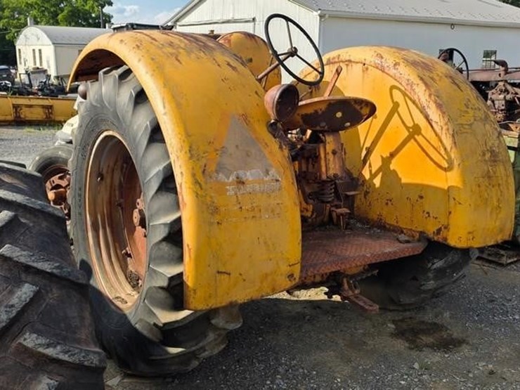 minneapolis-moline-tractor-(not-running)-114-image-3